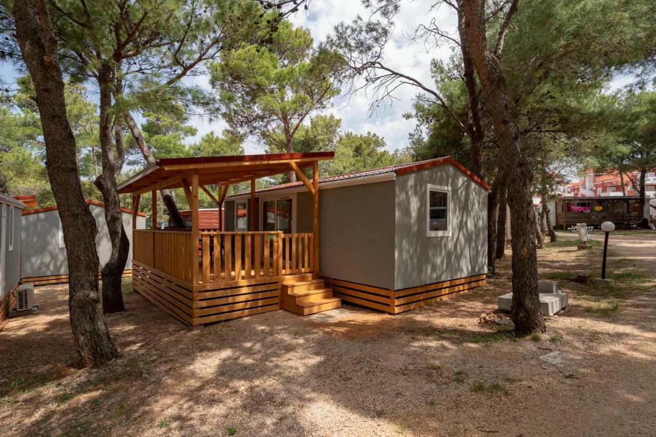 Camp Porat Hotel Povljana Buitenkant foto