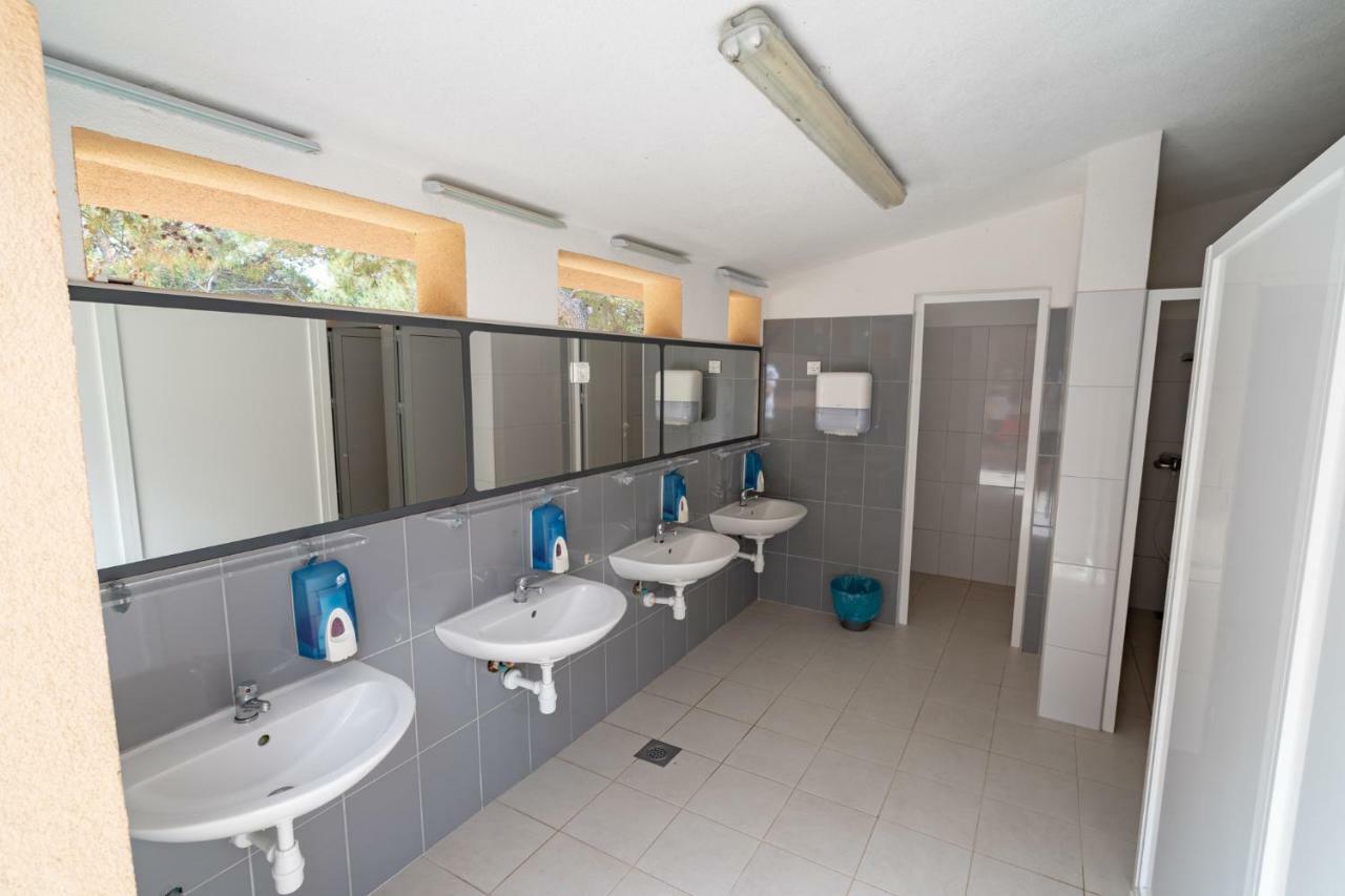 Camp Porat Hotel Povljana Buitenkant foto