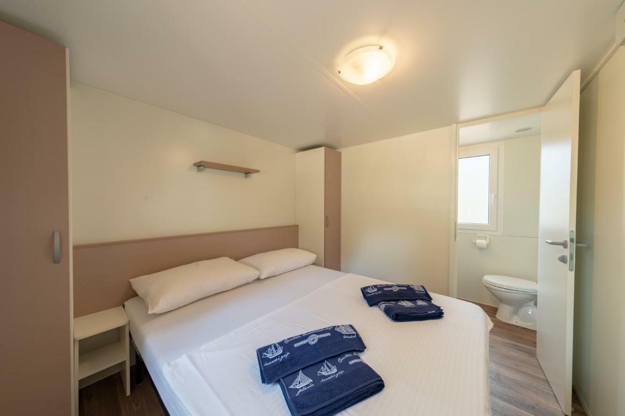 Camp Porat Hotel Povljana Buitenkant foto