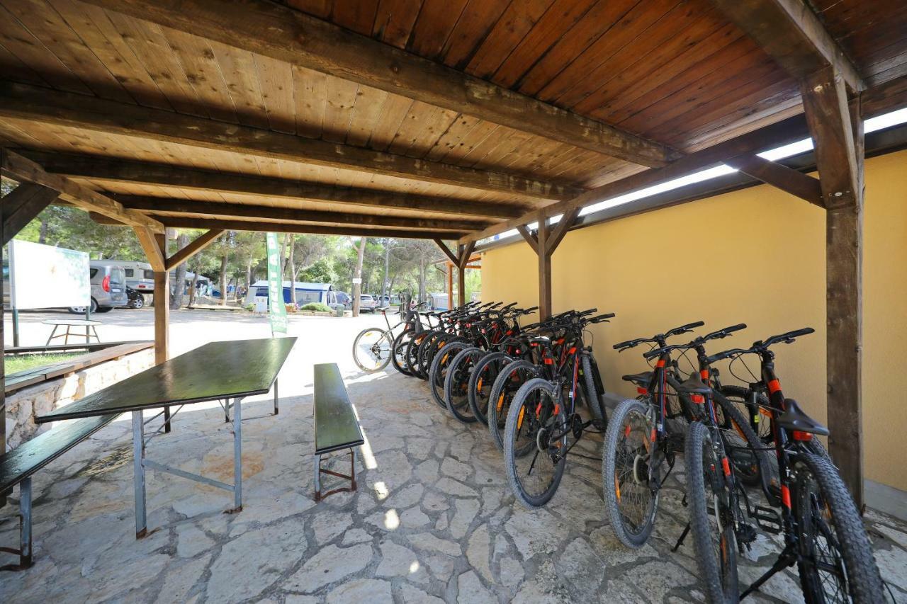 Camp Porat Hotel Povljana Buitenkant foto
